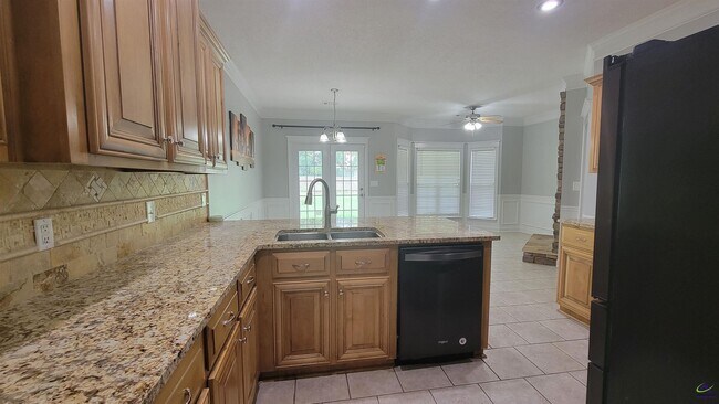 Building Photo - 203 Duke Ln
