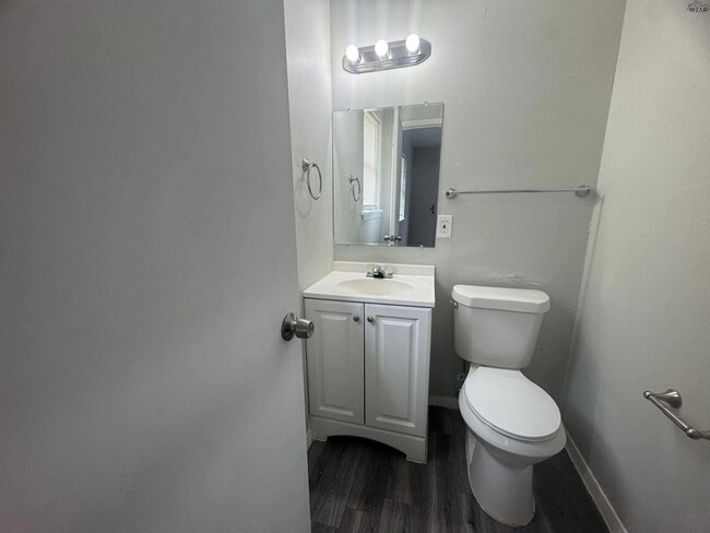 Building Photo - 204 W Garden Dr
