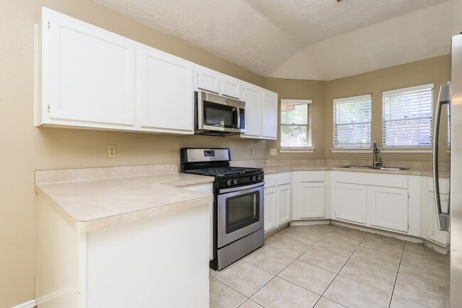 Building Photo - 20030 River Brook Dr