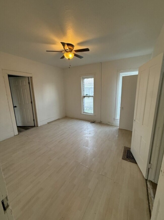 Building Photo - 803 5th Ave