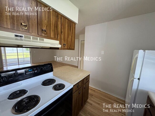 Building Photo - 2144 E Parkton Dr
