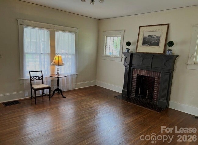 Building Photo - 1020 Richard St