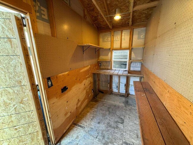 Building Photo - Two Bed 1 Bath House with Fenced Backyard!