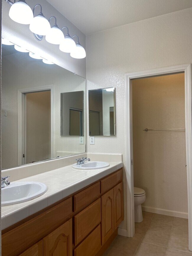 Building Photo - Desirable Empire Ranch 3 Bdrm, 2 Bath