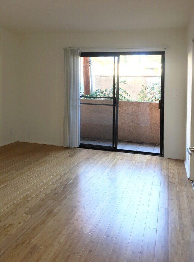 Building Photo - 4627 Finley Ave