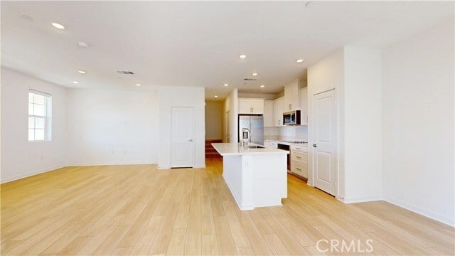 Building Photo - 8421 Gabrielino Ct