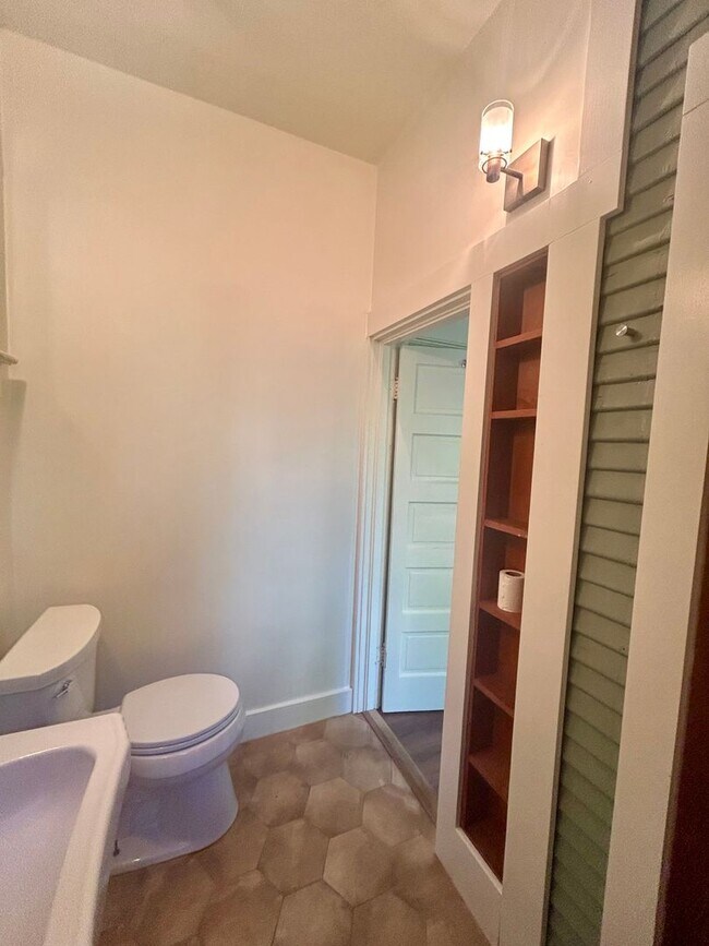 Building Photo - SFH 290 - Yamhill Duplex