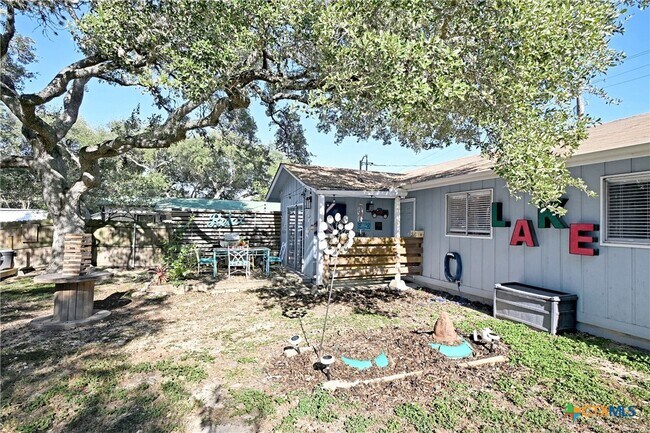 Building Photo - 553 Scenic Dr