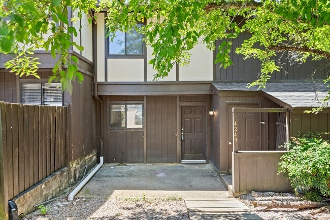 Building Photo - 4249 Lake Ridge Dr