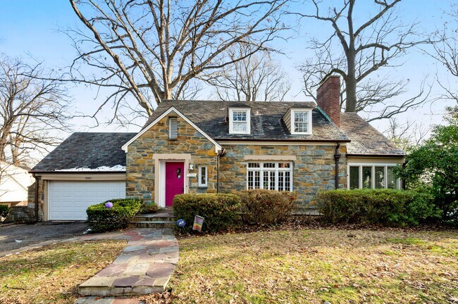 Building Photo - 5325 Chevy Chase Pky NW