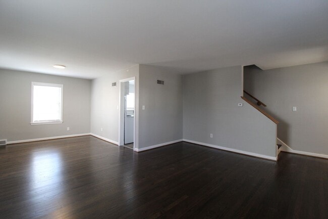 Building Photo - March FREE On This 2 Bedroom 2 Bath Duplex In The Waldo Area