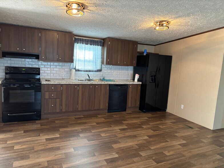 Kitchen - 265 College St