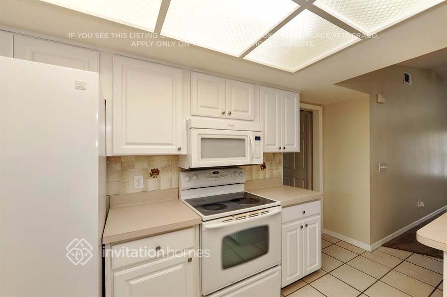 Building Photo - 500 Hadley Dr