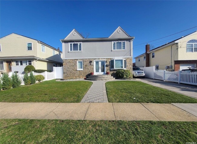 Primary Photo - 50 Carroll St