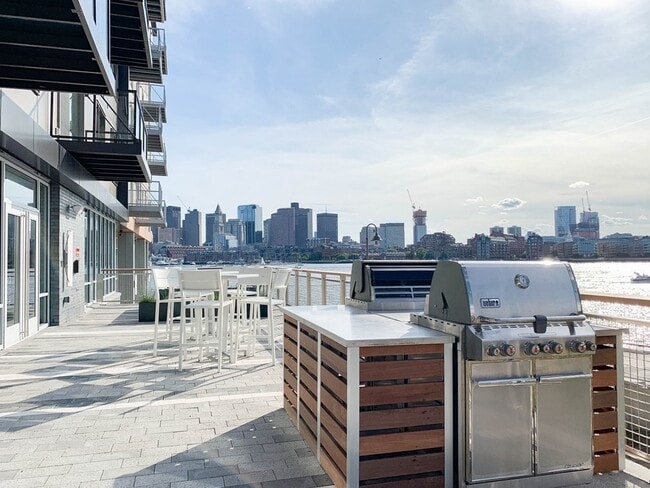 Building Photo - 65 Lewis St