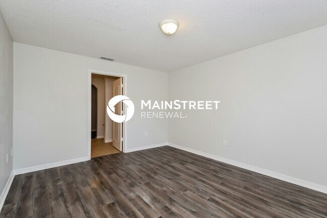 Building Photo - 3 Bedroom Pet-Friendly Home in Tavares, FL with Main Street Renewal