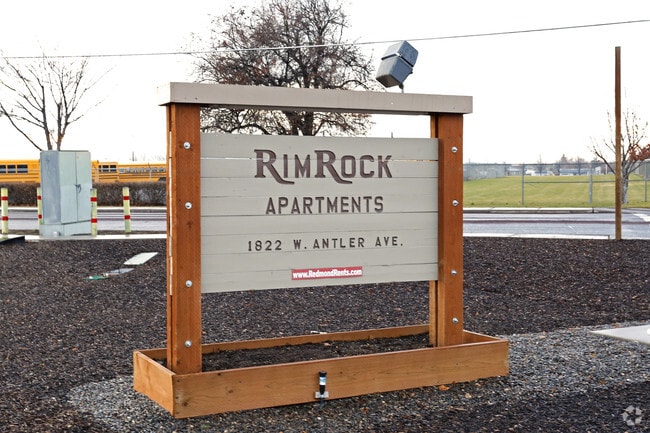 Building Photo - Rim Rock Villa Apartments