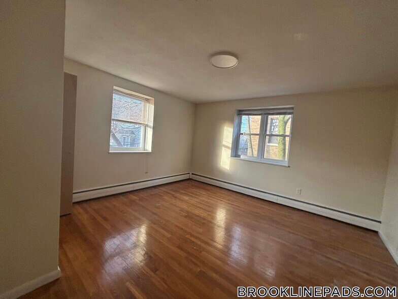 Building Photo - 110 Babcock St