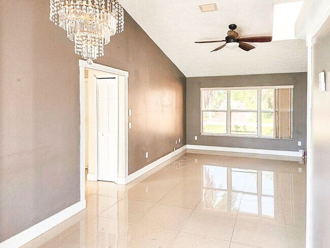 Building Photo - 518 SE Ocean Spray Terrace