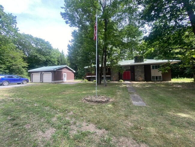 Building Photo - Secluded 4 bedrooms 3 baths with 2 car garage and fenced in yard in the town of Rutland for rent!