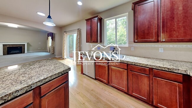 Building Photo - Spacious 5-bedroom home in a great community with 2-car garage, washer and dryer, just minutes fr...