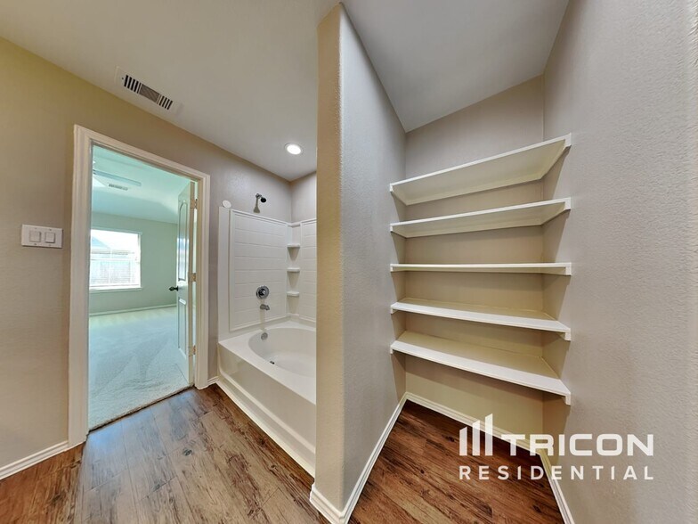 Building Photo - 15426 Rancho Joya Wy