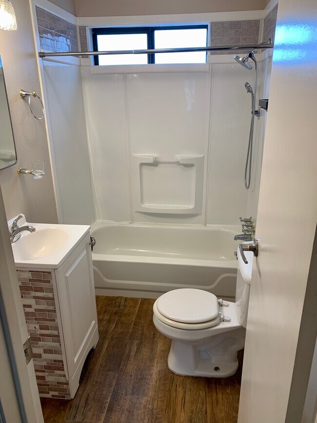 Building Photo - 1523 Walnut St