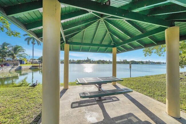 Building Photo - 1736 NW 38th St