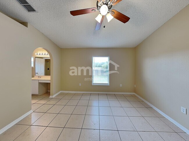 Building Photo - 6817 Westlake Blvd