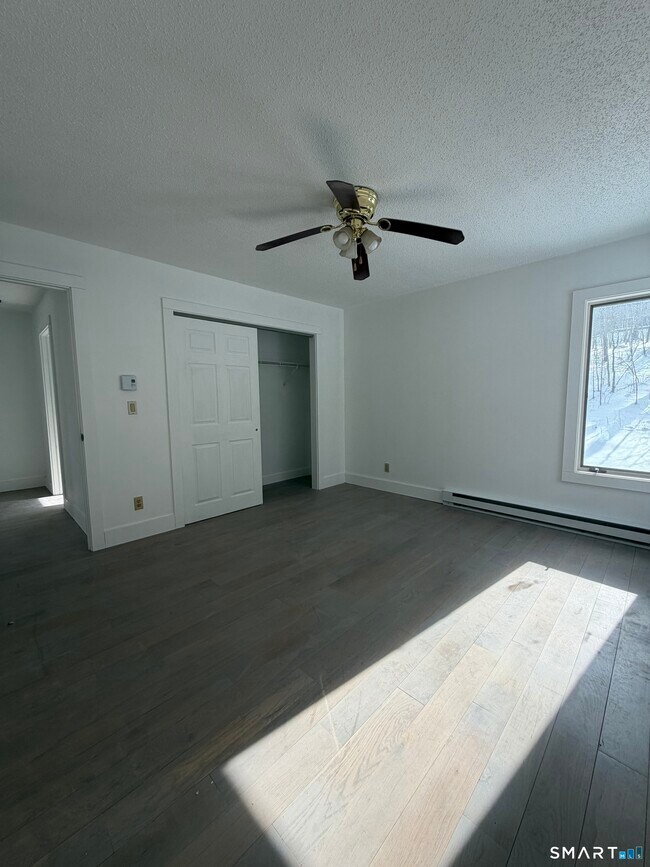 Building Photo - 410 Old Tolland Turnpike