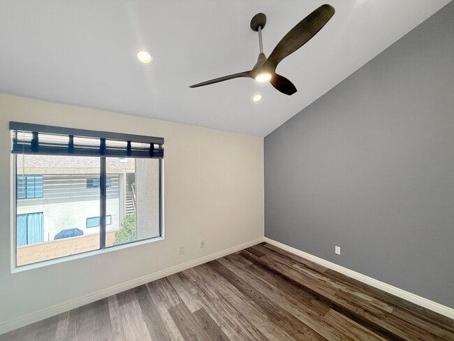 Building Photo - Stunning 2 bed/1.5 bath condo in the desir...
