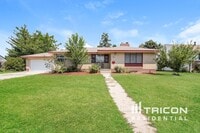 Building Photo - 625 W 11th St