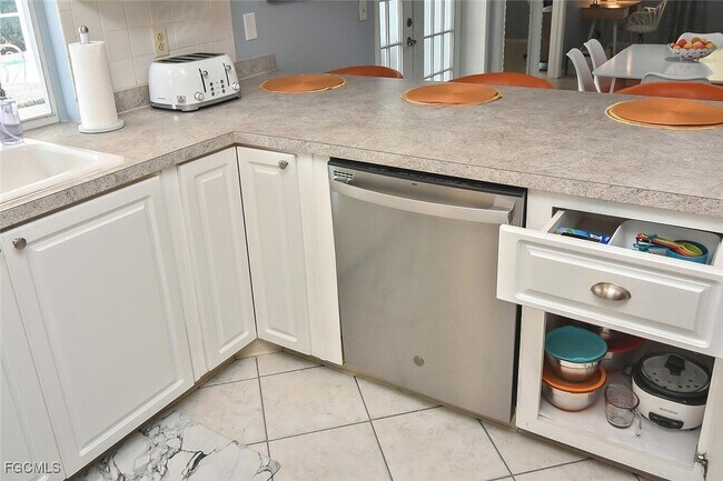 Building Photo - 138 SE 30th St