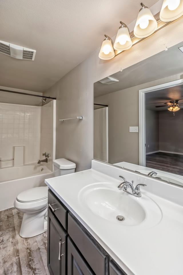 Building Photo - 1910 S 47th St