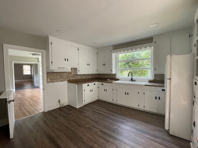 Building Photo - 5411 Garners Ferry Rd