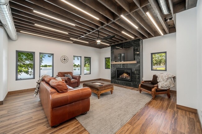 main level 20x20' living room - 26539 E Shore Pl