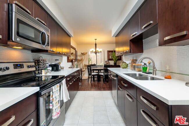 Building Photo - 1730 Camino Palmero St