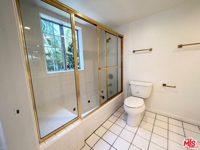 Building Photo - 11734 Montana Ave