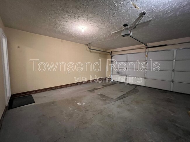 Building Photo - 1336 Oak Knolls Dr
