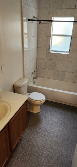 Bathroom - 1717 W. 20th St. Apt. 1