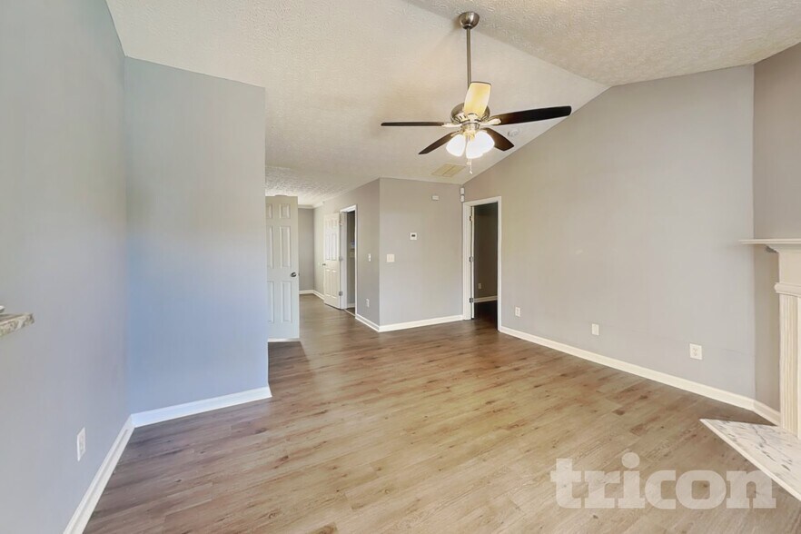 Building Photo - 329 Kellys Walk