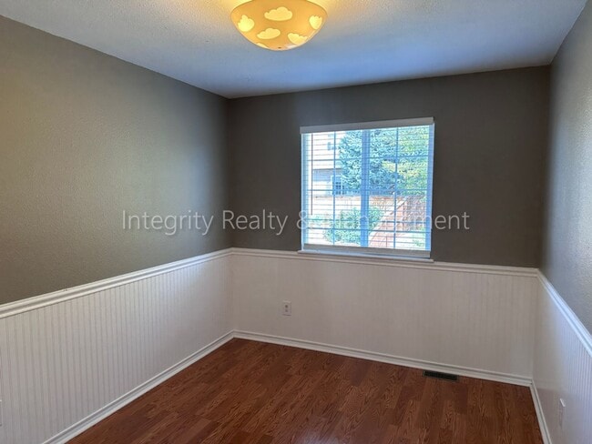Building Photo - 1041 W Laurenwood Ln