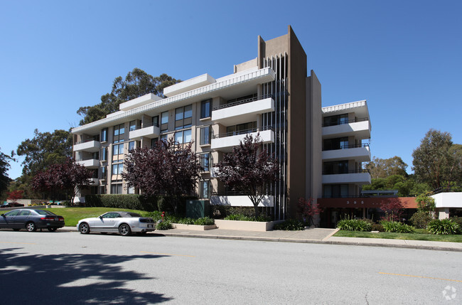 Building Photo - Skyline Terrace