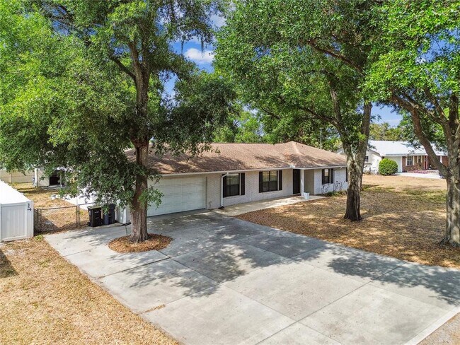 Building Photo - 1102 Shadowbrook Dr N