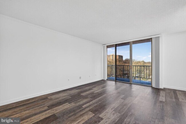 Building Photo - 2059 Huntington Ave