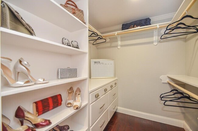 Building Photo - 867 Carlingford Ln