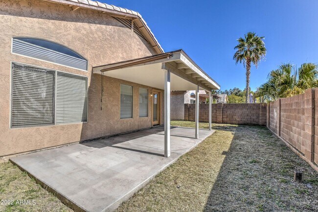 Building Photo - 753 E Saddle Dr