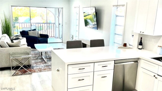 Building Photo - 2 High Point Cir W