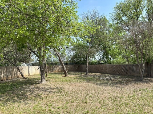 Building Photo - A beautifully remodeled 3-bedroom 2.5-bath...