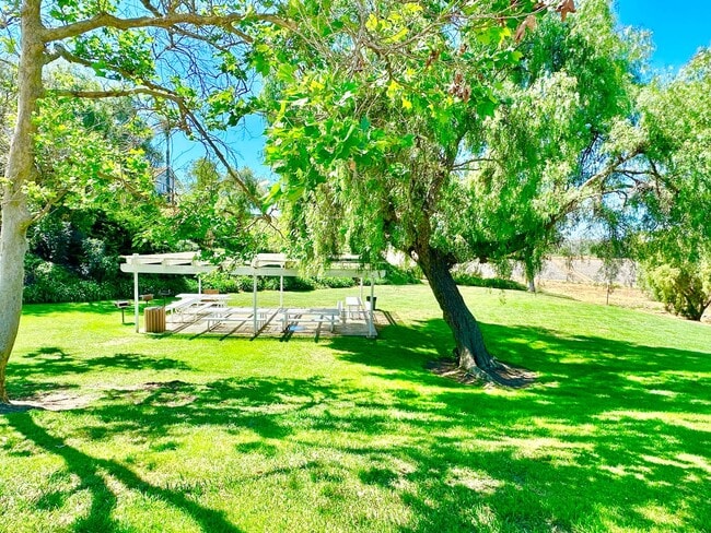 Building Photo - Beautiful Two-Story Home, Guajome Park, Community Pool, San Luis Rey Hiking/Biking Path, Lovely C...